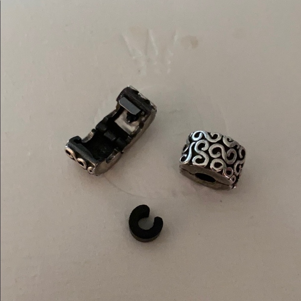 Pandora - Picture 4 of 4